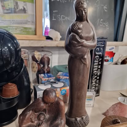 Figuren und Sammlerstücke im Recyclingkaufhaus